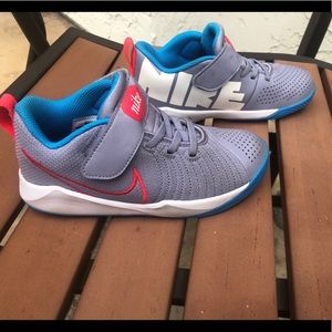 Kids basketball shoes